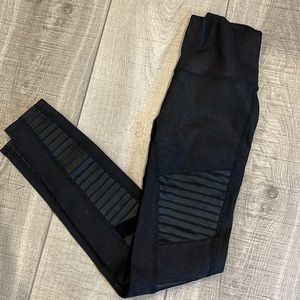 Like new Alo Moto workout leggings size small
